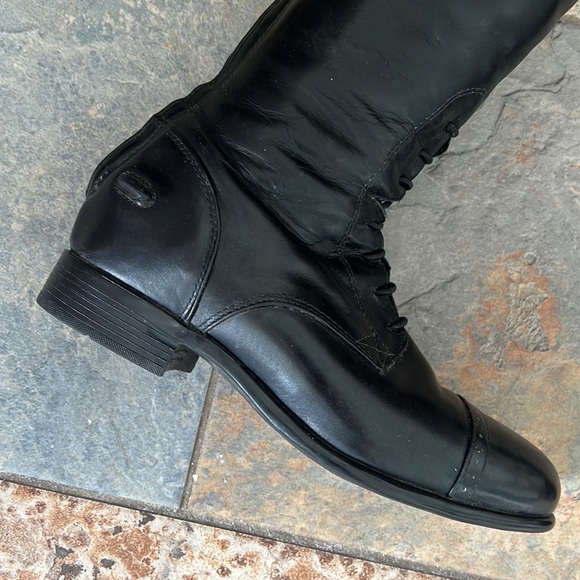 Ariat riding boots, medium height, size 7, regular calf - Picture 2 of 11